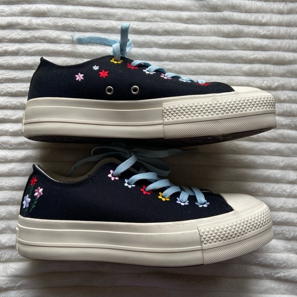 Converse Chuck Lift Platform Shoes Low Black Floral Embroidery Women Sneakers - Picture 4 of 7
